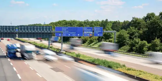 Mandat w Niemczech - Odsetki czy opłaty? Uniknij kosztów!