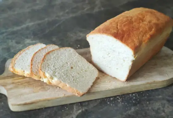 Domowy chleb tostowy - Jak upiec idealnie miękki bochenek?