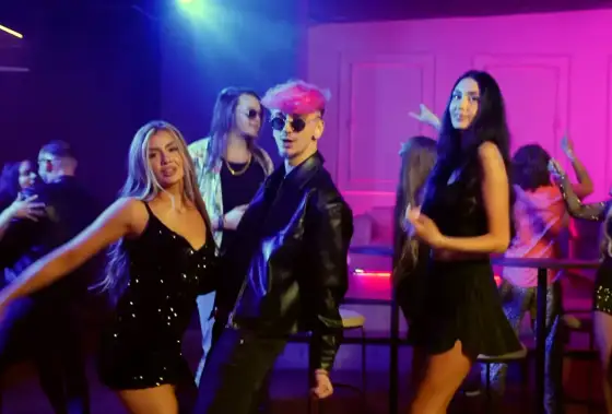Najpopularniejsze piosenki disco polo – hity, które rozgrzeją parkiet