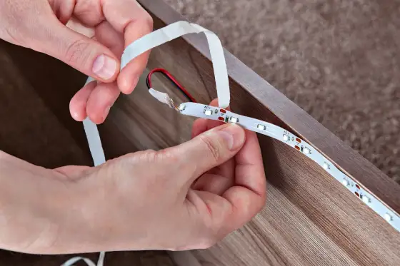 Jak łączyć taśmy LED RGB, by świeciły równo i stabilnie?