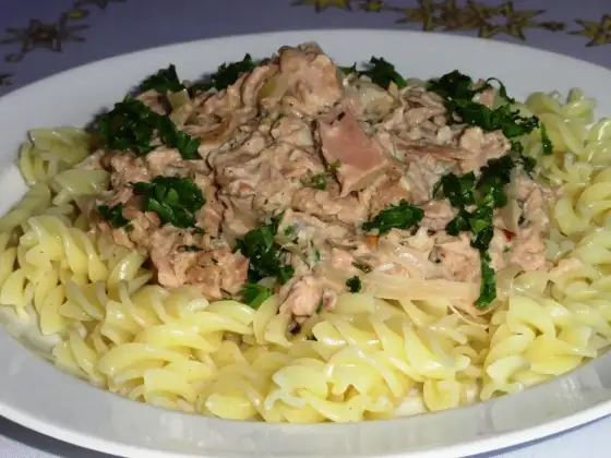 Makaron z tuńczykiem - jak zrobić perfekcyjny obiad w 15 minut?