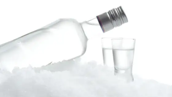 Czy wódkę można trzymać w zamrażarce - Kiedy mróz psuje smak?