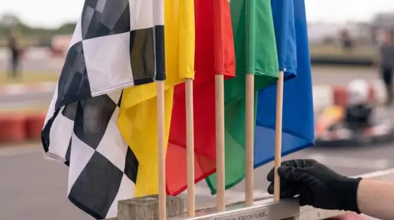 Znaczenie flag wyścigowych - Rozszyfruj język toru