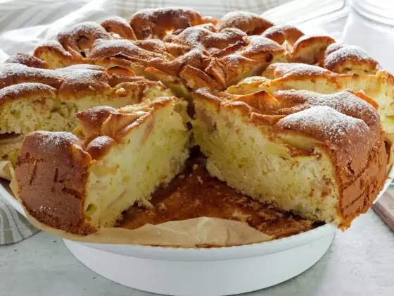 Wilgotne ciasto z jabłkami na oleju - przepis bez zakalca!
