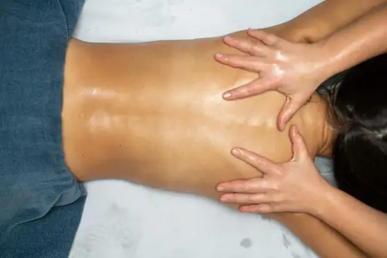 Massage du dos - les bons gestes pour relâcher les tensions
