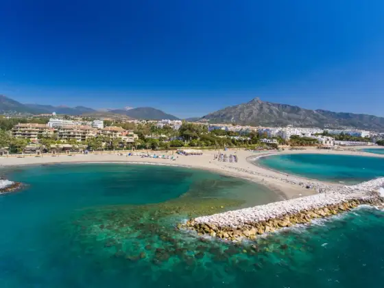 Puerto Banús w Marbelli - Co warto zobaczyć i jak uniknąć tłumów?