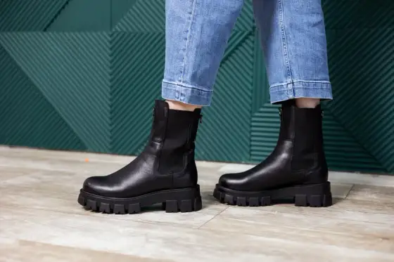 Buty do spodni 3/4 - Jak wydłużyć nogi i uniknąć błędów?