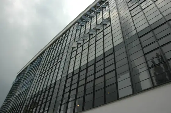 Modernizm w architekturze - Jak rozpoznać styl i na co uważać?