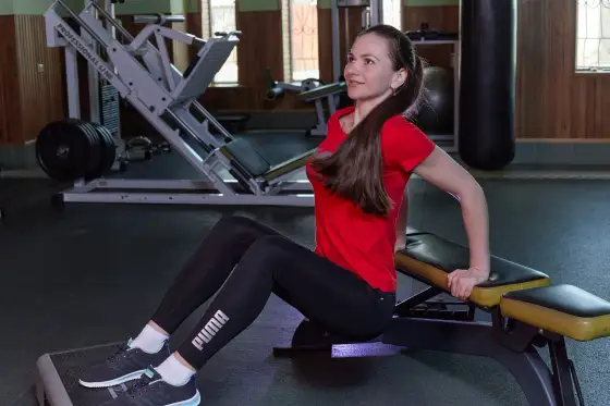 Pompki na triceps - Jak zbudować silne ramiona bez sprzętu?
