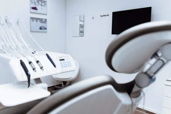 Co ile chodzić do dentysty, aby uniknąć problemów z zębami?