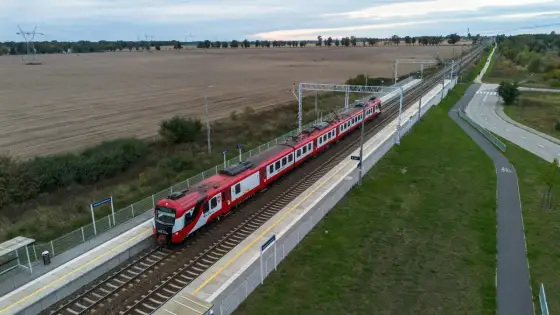 Poznań-Jarocin: Pociąg czy auto? Sprawdź, co wybrać!