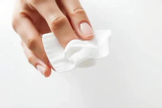 Czym zmyć korektor z plastiku? Skuteczne i bezpieczne metody!