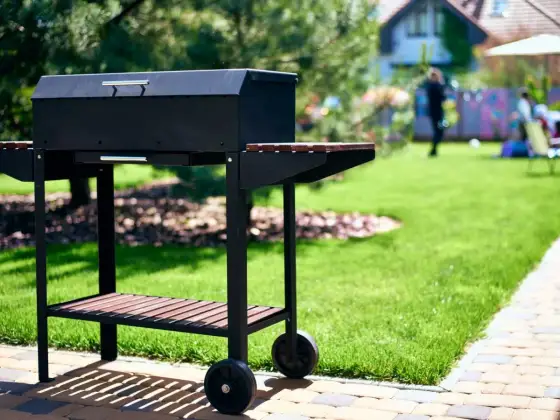 Tani grill bez przepłacania - co kupić, żeby było sycąco?