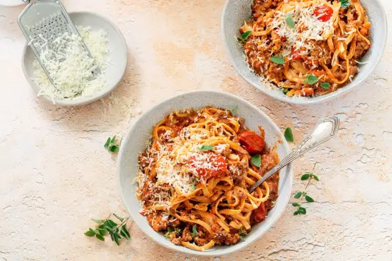 Dlaczego Ragù alla Bolognese musi gotować się 3 godziny? Sekret smaku