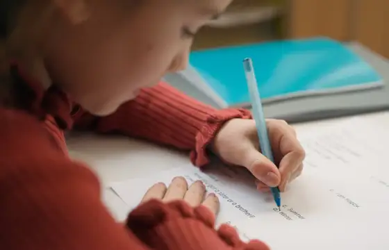 Jaka średnia daje ocenę 5 w szkole? Sprawdź, co naprawdę decyduje