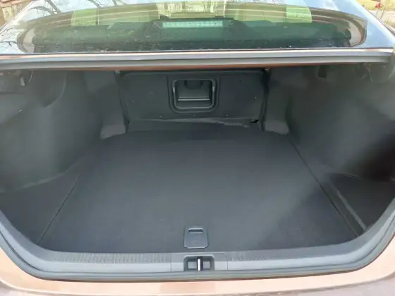 Ile ma bagażnik Toyoty Camry? 493 czy 524 litry