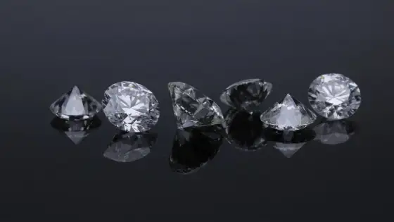 Diament czy Cyrkonia? Jak odróżnić kamienie w 5 krokach