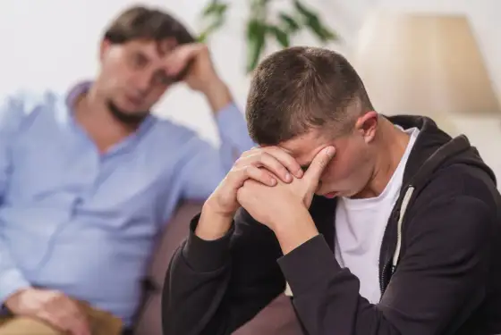 Bliski bierze narkotyki? Jak rozmawiać i gdzie szukać pomocy