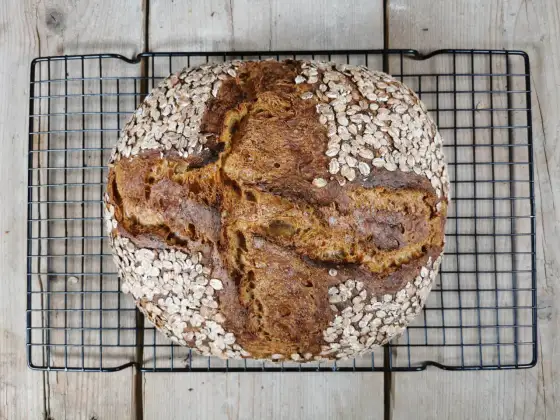 Porridge-Brot backen - So wird es saftig & bleibt länger frisch