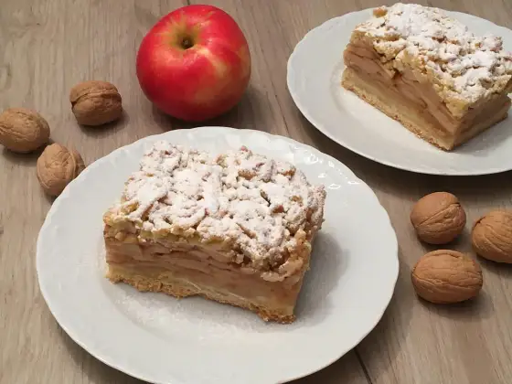 Szarlotka z jabłkami ze słoika - domowe ciasto w 15 min
