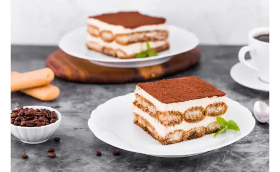 Biszkopty do tiramisu - jakie wybrać, moczyć i ile kupić?