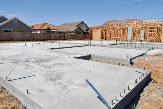Chudy beton w domu jednorodzinnym - kiedy warto go zastosować?