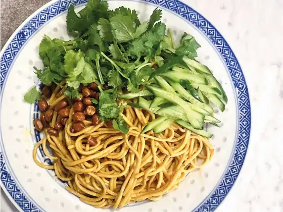 Kall nudelsallad - Så lyckas du med nudlar och dressing