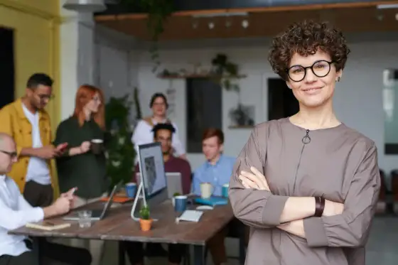 Osoba, która lubi być w centrum uwagi - Jak stawiać zdrowe granice?