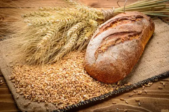 Płacić jak za zboże – co naprawdę oznacza to powiedzenie?
