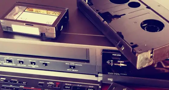 Zgrywanie VHS: Jak zdigitalizować kasety krok po kroku? Poradnik