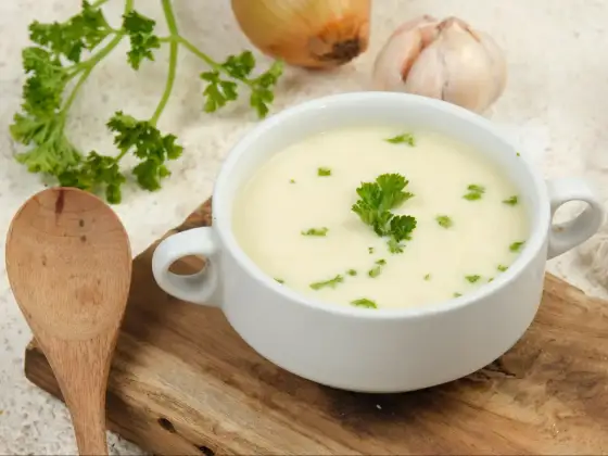 Zupa krem z białych warzyw - prosty przepis na aksamitny smak