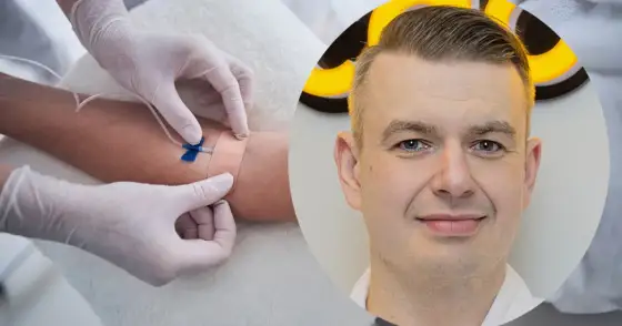 Co na kaca? Sprawdź, co naprawdę działa i kiedy dzwonić po pomoc