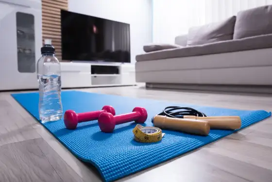 Skuteczne ćwiczenia w domu bez sprzętu – zacznij już dziś!