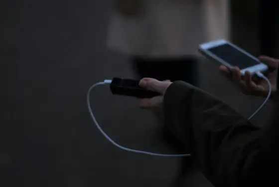 Elektronika w samolocie - Co zabrać i jak uniknąć problemów?