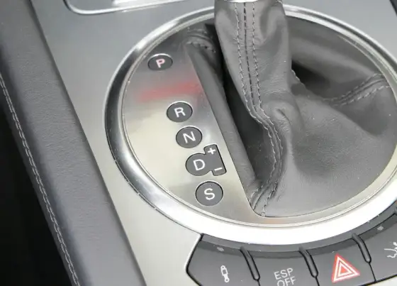 Automatyczna skrzynia biegów - co oznaczają P, R, N, D i tryby?