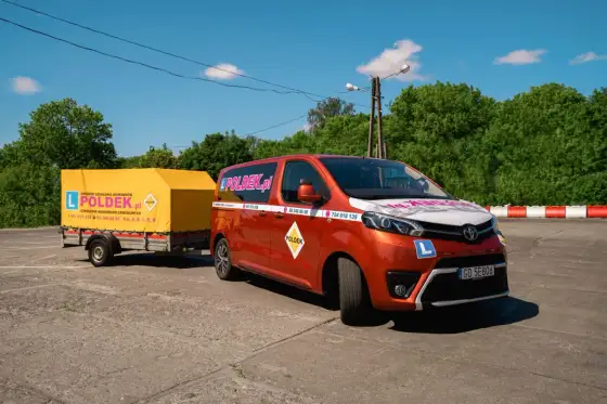 Prawo jazdy B+E - czy to dla Ciebie? Kurs, egzamin, koszty
