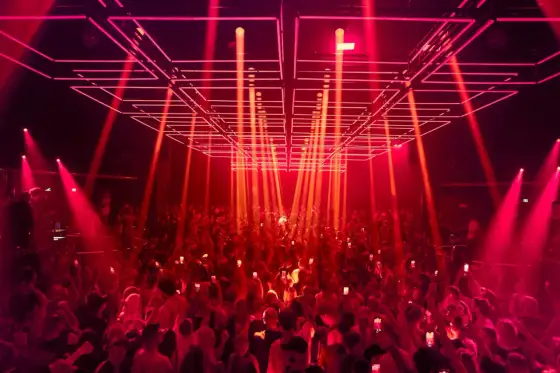 Hï Ibiza, guida pratica tra biglietti, dress code e sale