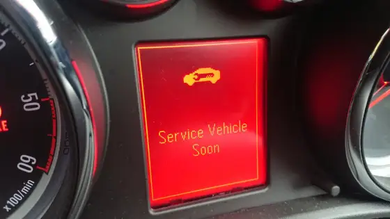 Opel Astra H: Jak skasować "INSP" samodzielnie? Instrukcja krok po kroku
