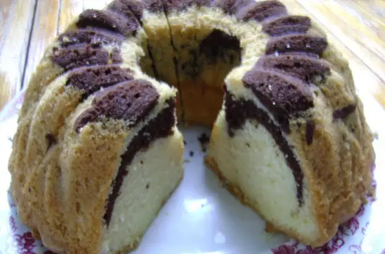 Babka z majonezem i kakao - Przepis na wilgotne ciasto bez zakalca
