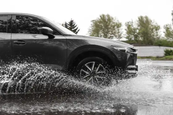 Aquaplaning - Rozpoznaj objawy i uniknij poślizgu na wodzie