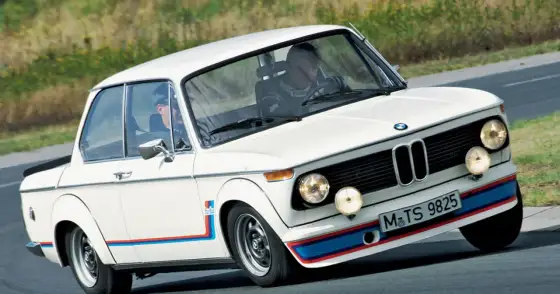 BMW 2002 - dlaczego ten klasyk wciąż zachwyca?