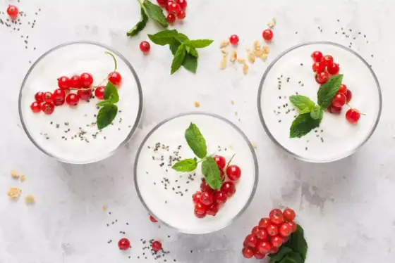 Ile cukru ma jogurt naturalny? Sprawdź, jak wybrać najlepszy