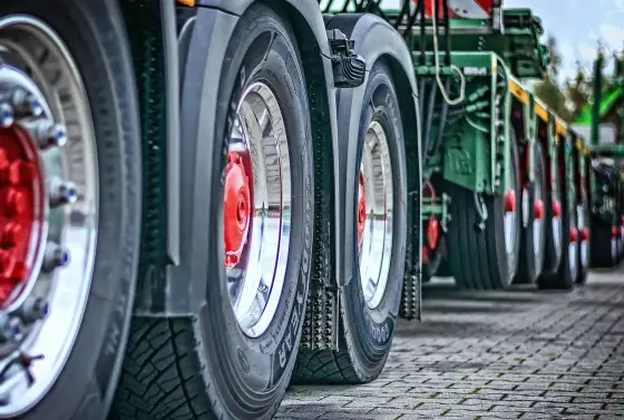 Stawki za kilometr w spedycji: Ile naprawdę kosztuje transport?