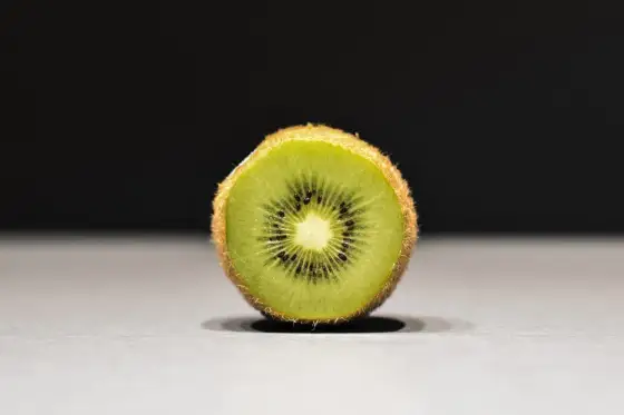 Kiwi na keto - czy to ma sens? Sprawdź, jak jeść kiwi!