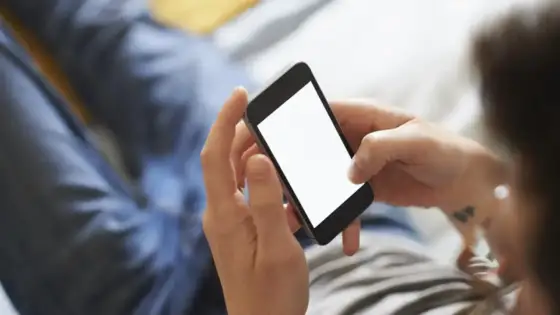 Jak schłodzić telefon? Bezpieczne sposoby i ustawienia