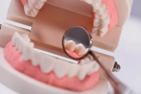 Zapalenie miazgi zęba - Co naprawdę pomaga i kiedy do dentysty?