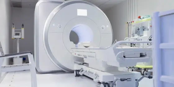 Rezonans kręgosłupa prywatnie - ile kosztuje i co podbija cenę?