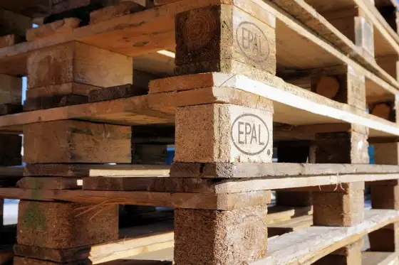 Podest z palet pod basen - Jak zbudować go solidnie i bez błędów?