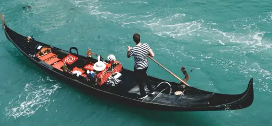 Gondola Wenecja - Ile kosztuje? Cennik i jak płynąć taniej