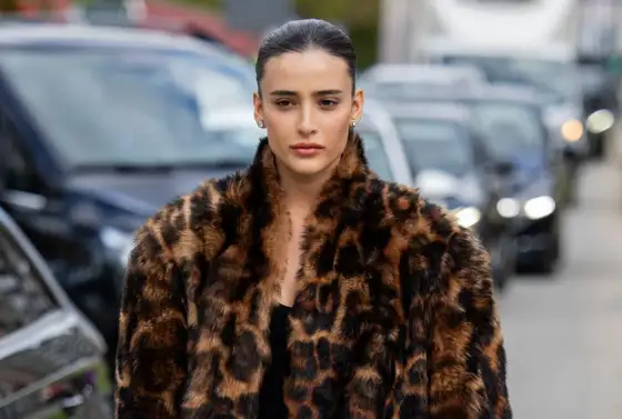 Styl mob wife - Jak nosić futra i panterkę bez efektu przebrania?